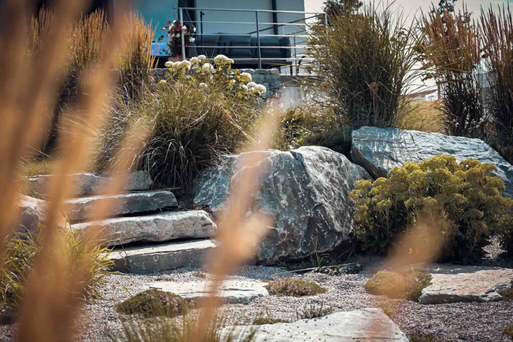 Freigeist Gartengestaltung - Garten Projektfotos - Garten mit Haus Treppe Stein - Gestaltung